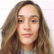 Estudiante de bellas artes, especializada en fotografía y pintura. Tengo conocimientos de historia del arte y de escultura.